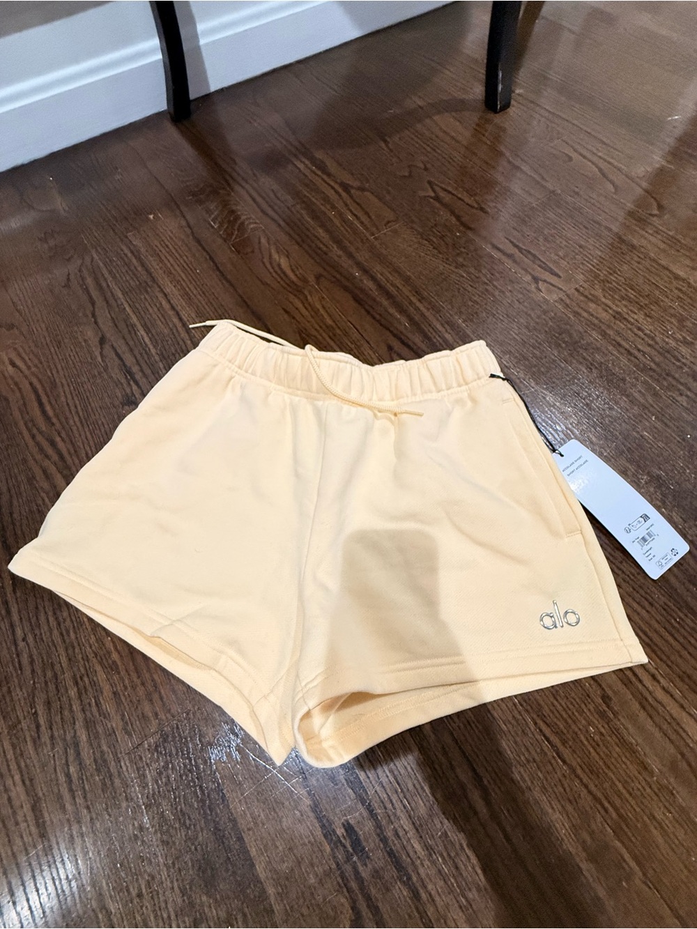 ALO Yoga Women's yellow Drawstring Lounge Shorts